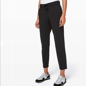 Excellent condition Lululemon On the Fly 7/8 Pant